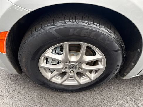 Used 2024 Chrysler Pacifica Touring-L FWD image 25