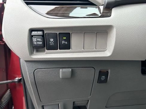 Used 2020 Toyota Sienna XLE w/ XLE Navigation Package AWD/4WD image 23