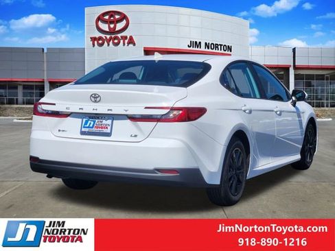 Used 2025 Toyota Camry LE image 5