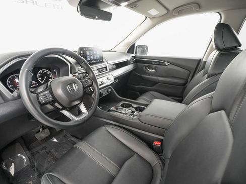 Used 2025 Honda Pilot EX-L image 10