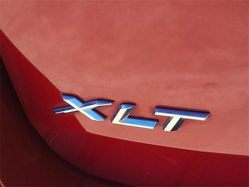 Used 2023 Ford Explorer XLT w/ Equipment Group 202A image 5