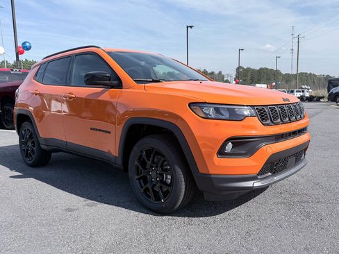 New 2026 Jeep Compass Latitude image 2