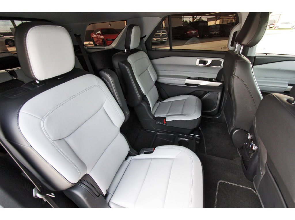 Used 2021 Ford Explorer XLT w/ Equipment Group 202A RWD image 14