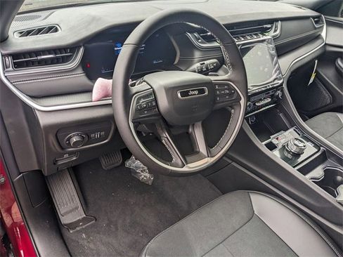 New 2025 Jeep Grand Cherokee L Altitude image 8