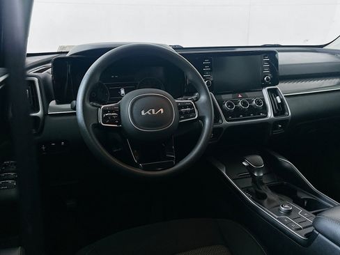 Used 2023 Kia Sorento LX image 18