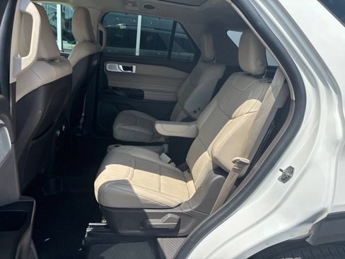 Used 2020 Ford Explorer Platinum w/ Premium Technology Package AWD/4WD image 13