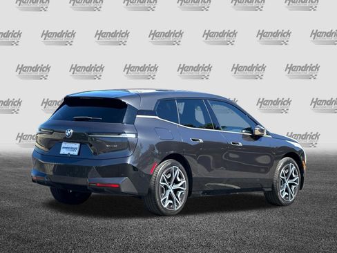 Used 2023 BMW iX xDrive50 w/ Sport Package AWD/4WD image 5