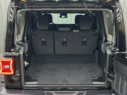 Used 2025 Jeep Wrangler Unlimited Sahara image 17