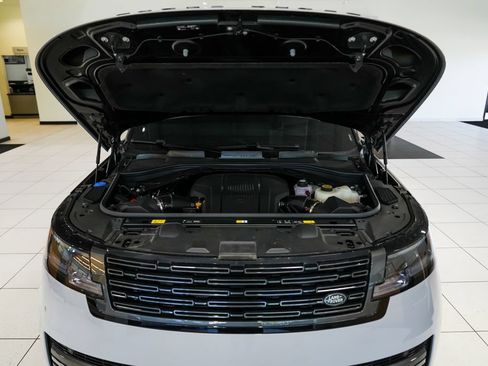 Used 2025 Land Rover Range Rover Autobiography AWD/4WD image 31