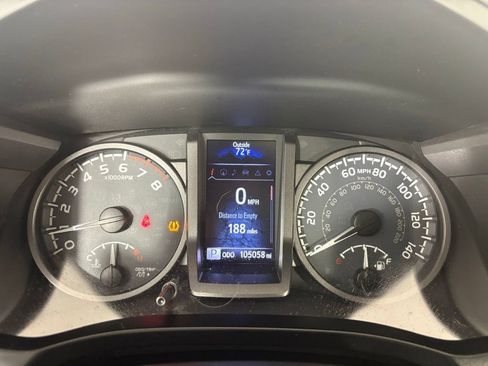 Used 2017 Toyota Tacoma TRD Sport AWD/4WD image 24