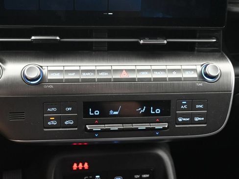 Used 2025 Hyundai Kona SEL AWD/4WD image 18