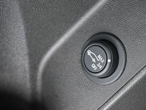 Used 2024 Chevrolet Equinox LT image 40