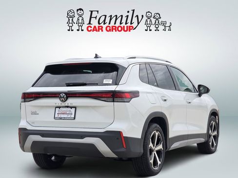 New 2026 Volkswagen Tiguan SE FWD image 4