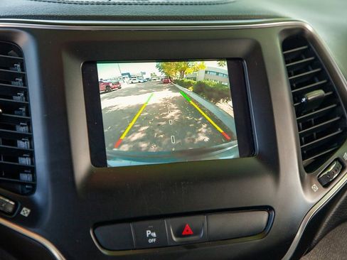 Used 2019 Jeep Cherokee Latitude Plus w/ Cold Weather Group image 15