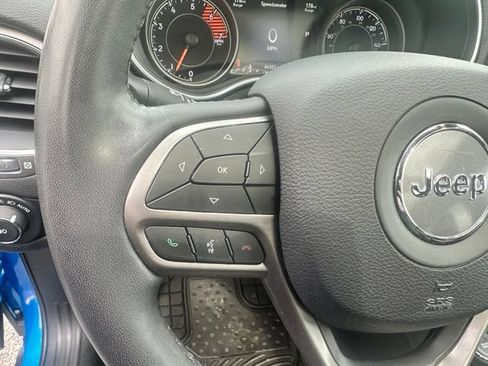 Used 2022 Jeep Cherokee Latitude Lux w/ Sun & Sound Group AWD/4WD image 27
