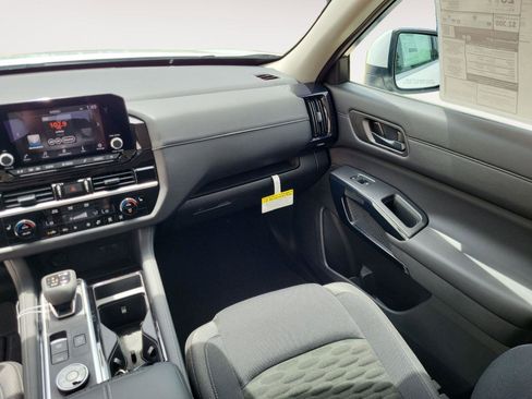 Used 2025 Nissan Pathfinder SV w/ Cargo Package image 13