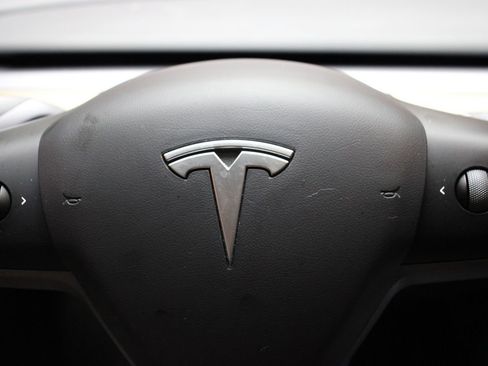 Used 2023 Tesla Model Y Long Range image 16