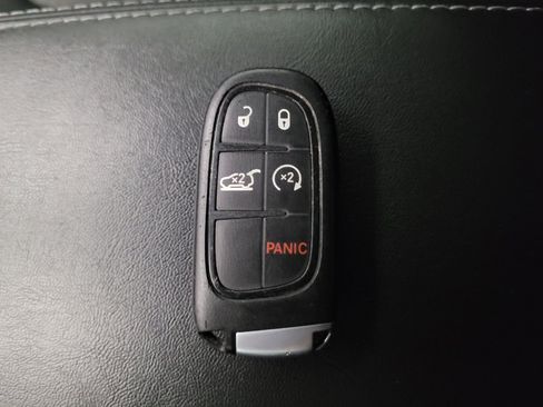 Used 2020 Jeep Cherokee Latitude Plus w/ Comfort/Convenience Group FWD image 32