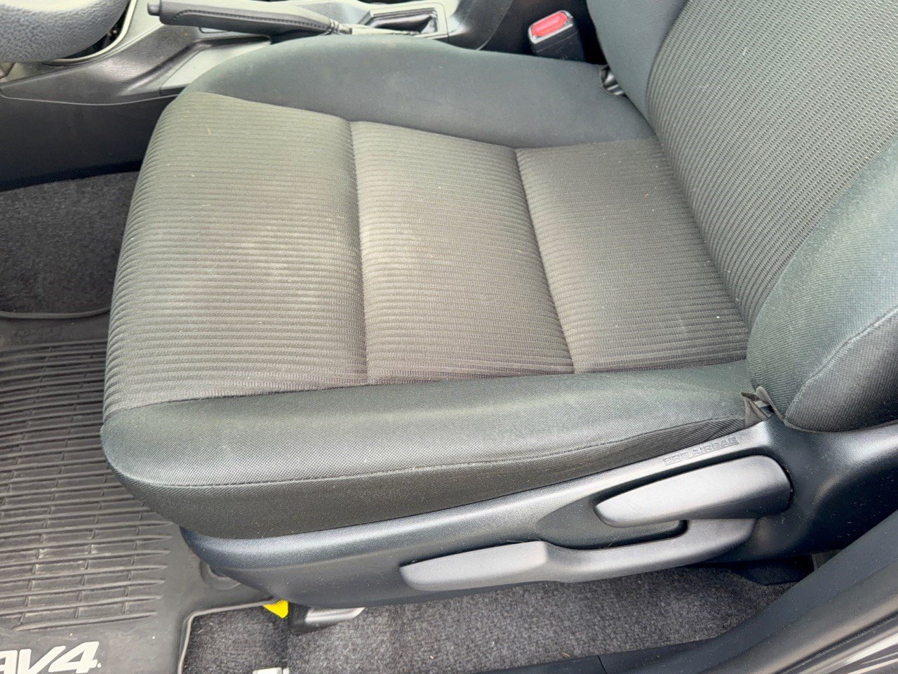 Used 2018 Toyota RAV4 LE w/ All Weather Liner Package FWD image 16