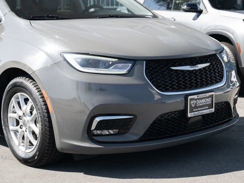Used 2022 Chrysler Pacifica Touring-L FWD image 10