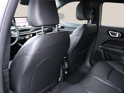 New 2026 Jeep Compass Latitude AWD/4WD image 14