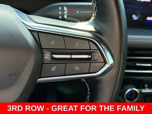 Used 2025 Chevrolet Traverse LT FWD image 22