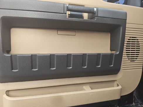 Used 2011 Ford F250 XLT w/ XLT Premium Pkg image 14