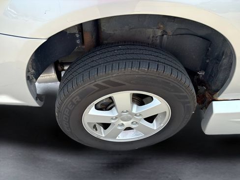 Used 2012 Dodge Grand Caravan SXT FWD image 30