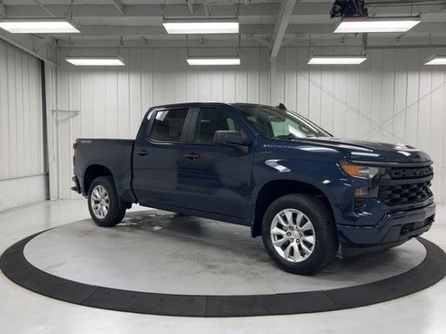 Used 2023 Chevrolet Silverado 1500 Custom image 2