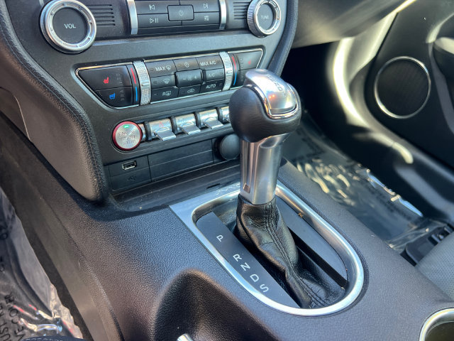 Used 2020 Ford Mustang Premium RWD image 31