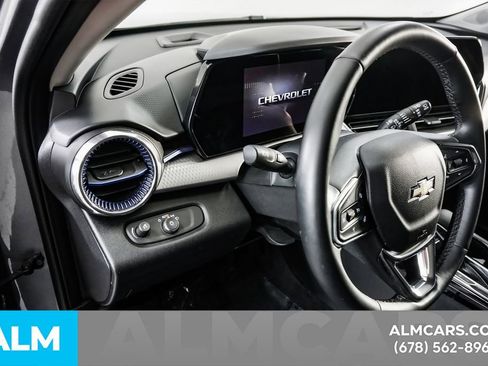 Used 2025 Chevrolet Trax LT w/ LT Convenience Package FWD image 39