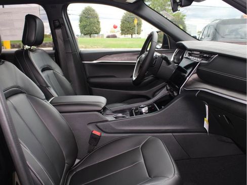 New 2025 Jeep Grand Cherokee Limited w/ Trailer Tow Package image 24