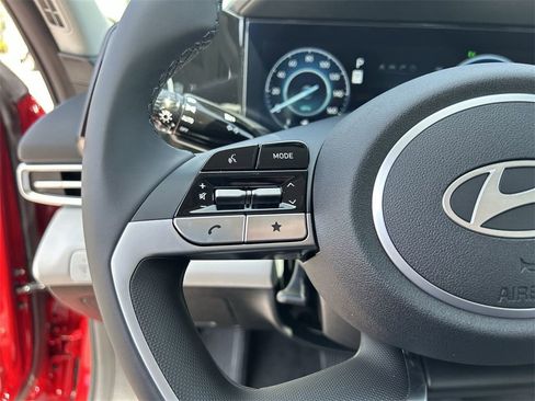 New 2025 Hyundai Elantra Limited image 28