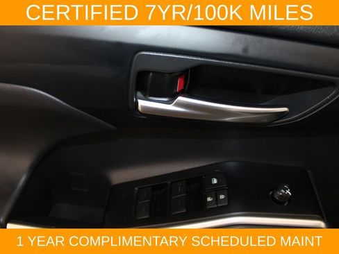 Used 2022 Toyota Highlander XLE AWD/4WD image 19
