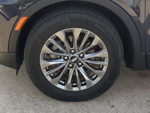 Used 2025 Cadillac XT4 Premium Luxury image 11