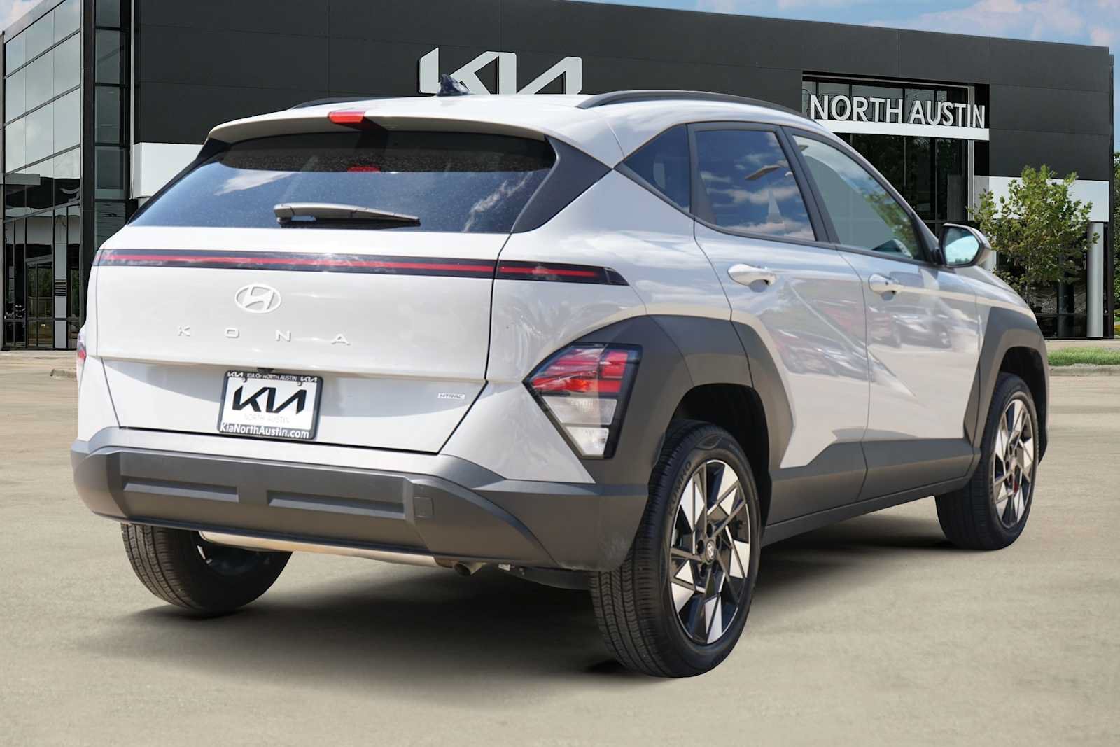 Used 2025 Hyundai Kona SEL AWD/4WD image 5