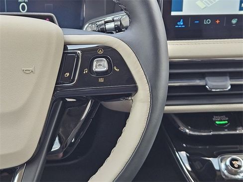 New 2025 Lincoln Corsair Reserve w/ Equipment Group 202A image 27