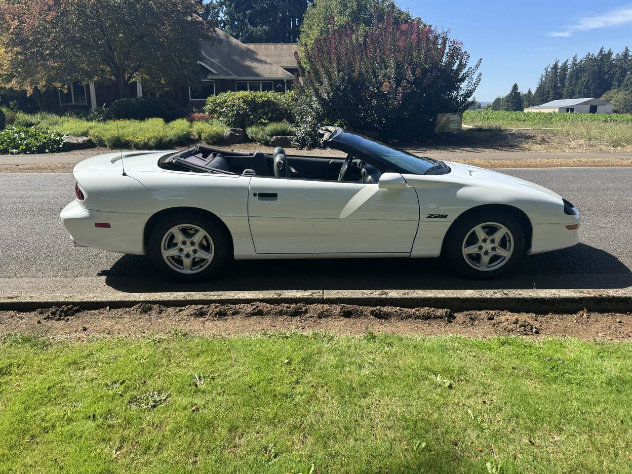 Used 1997 Chevrolet Camaro Z28 w/ Preferred Equipment Group 2 RWD image 12