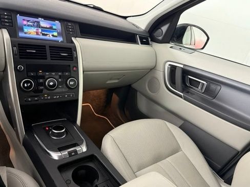 Used 2019 Land Rover Discovery Sport SE AWD/4WD image 21