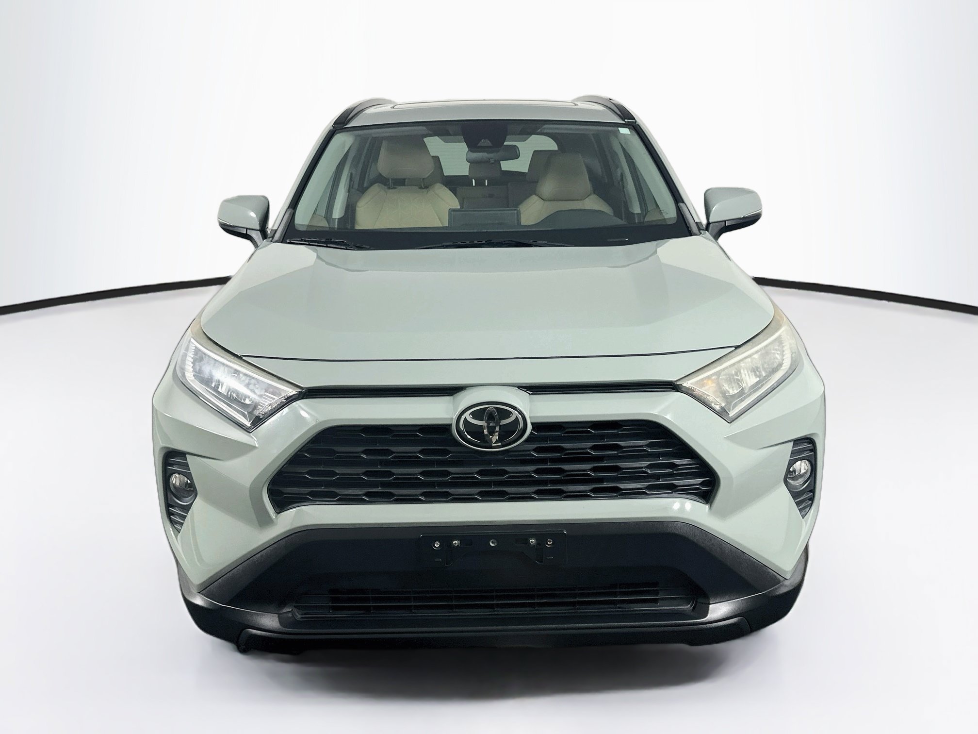 Used 2019 Toyota RAV4 XLE FWD image 2