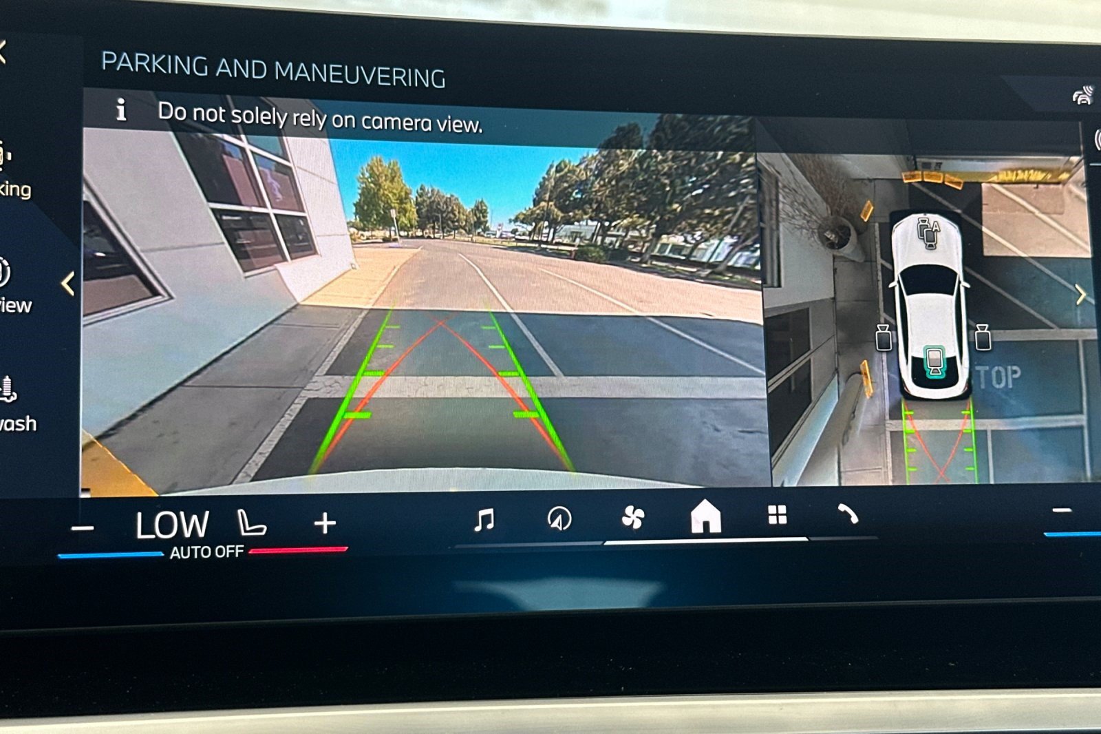 Used 2024 BMW i4 eDrive35 w/ Parking Assistance Package RWD image 25
