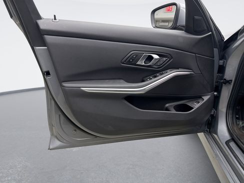 Used 2025 BMW 330i xDrive 330XI AWD w/ M Sport Package image 9