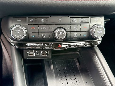 Used 2025 Dodge Durango GT image 17