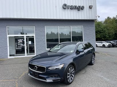 Used 2025 Volvo V90 B6 Cross Country Plus w/ Protection Package Premier