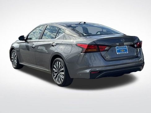 Used 2025 Nissan Altima 2.5 SV image 3