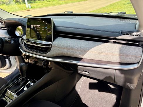 Used 2022 Jeep Compass Sport FWD image 18