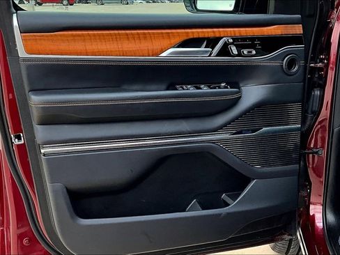 Used 2024 Jeep Grand Wagoneer L Series III image 23