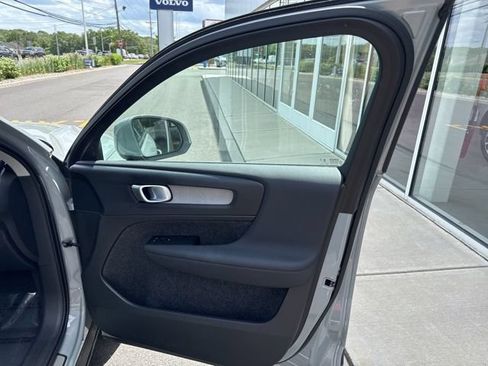 Certified 2025 Volvo XC40 B5 Plus AWD/4WD image 14