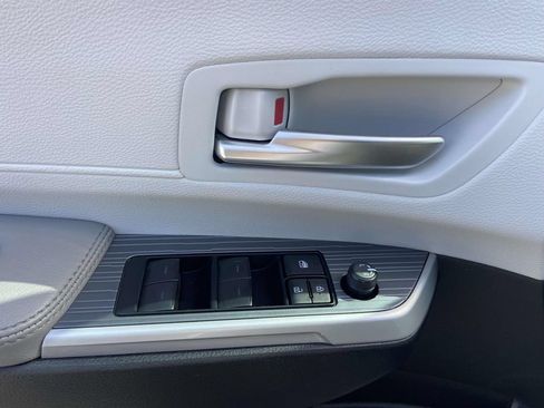 Used 2025 Toyota Sienna XLE w/ XLE Plus Package FWD image 16