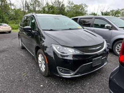 Used 2018 Chrysler Pacifica Touring-L w/ Advanced Safetytec Group